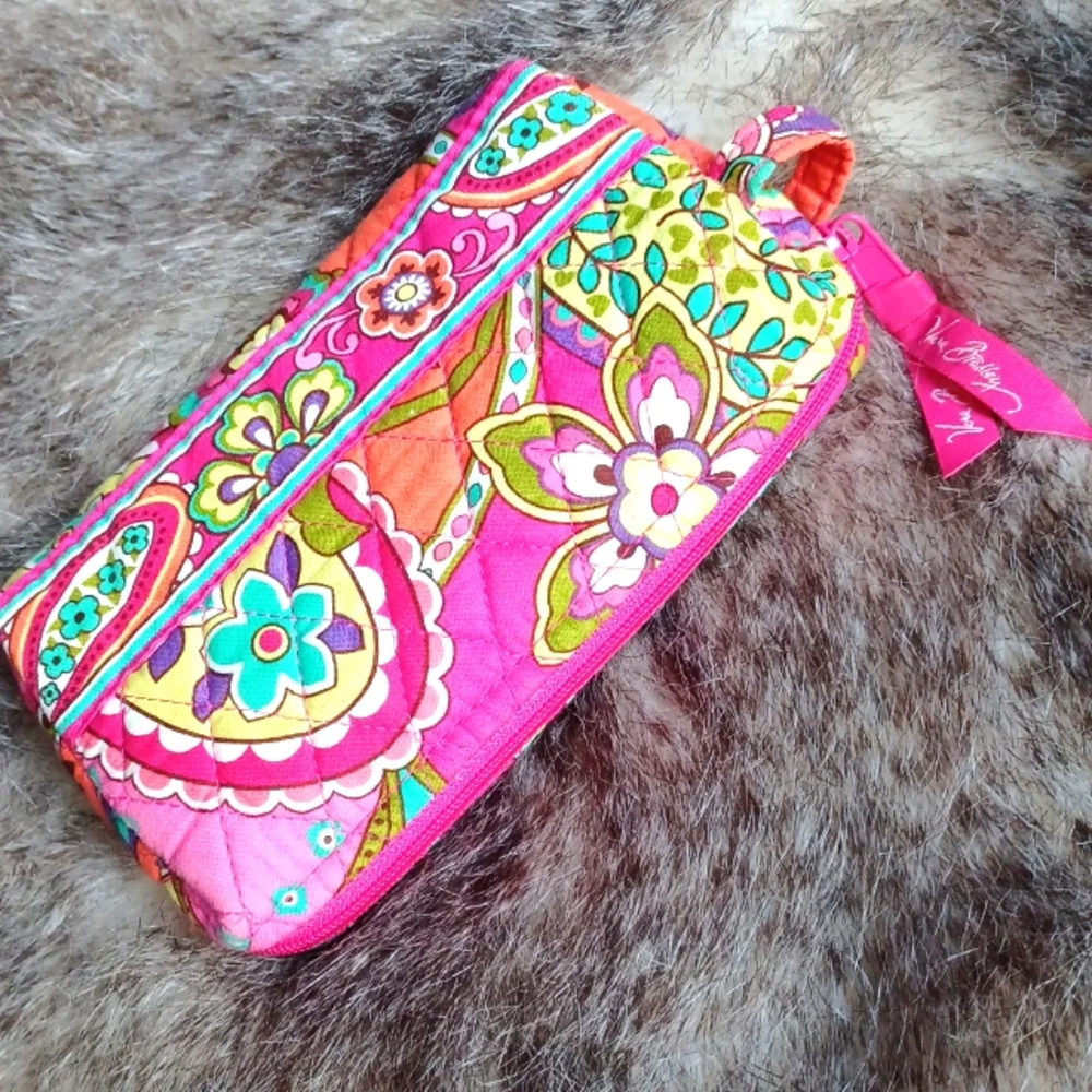 Vera Bradley cosmetic bag - Picture 1 of 13